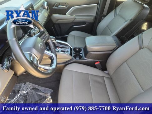 Used 2025 Chevrolet Colorado ZR2 w/ Technology Package AWD/4WD image 9