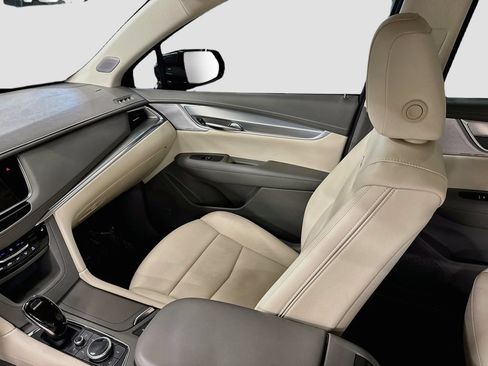 Used 2021 Cadillac XT5 Premium Luxury w/ LPO, Floor Liner Package AWD/4WD image 27