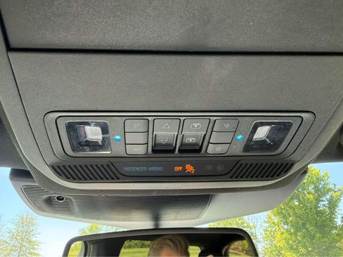 Used 2022 Ford Explorer Platinum w/ Equipment Group 601A AWD/4WD image 32