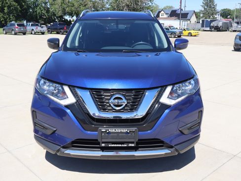 Used 2017 Nissan Rogue SV AWD/4WD image 2