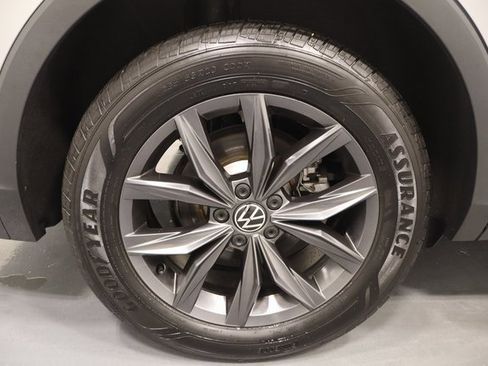 Used 2024 Volkswagen Tiguan SE image 26