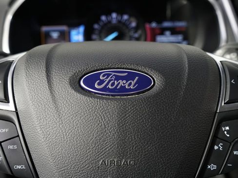 Used 2017 Ford Edge Titanium w/ Technology Package AWD/4WD image 35