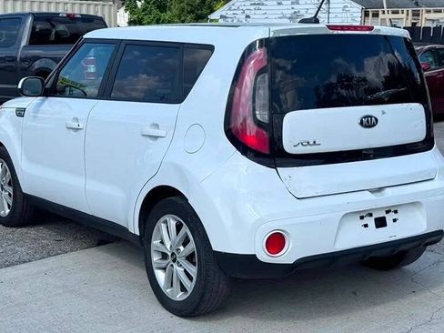 Used 2017 Kia Soul + FWD image 4