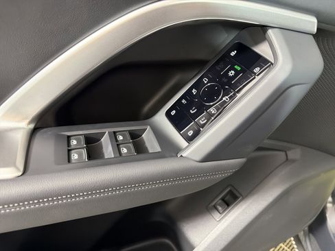 Used 2025 Audi Q5 Premium w/ Convenience Package image 10