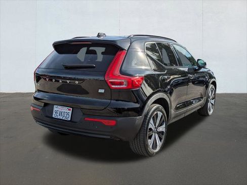 Used 2023 Volvo XC40 Recharge Plus image 5