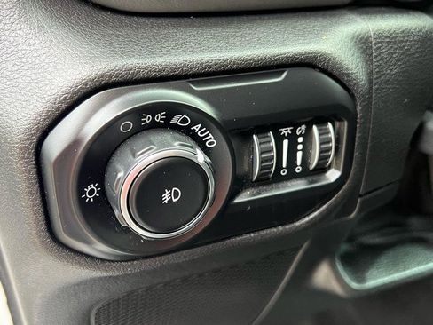 Used 2020 Jeep Wrangler Unlimited Sahara image 24