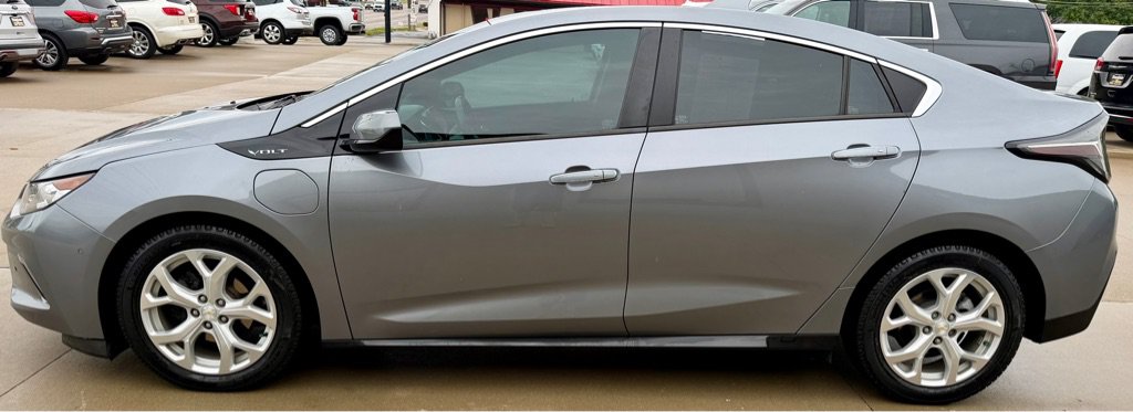 Used 2018 Chevrolet Volt Premier w/ Driver Confidence Package FWD image 4