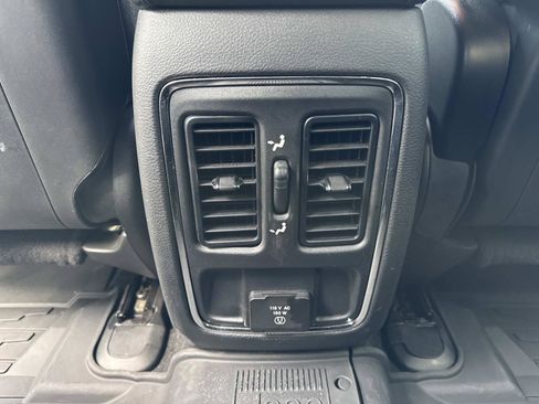 Used 2021 Jeep Grand Cherokee Laredo w/ Security & Convenience Group AWD/4WD image 30