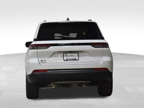 New 2026 Jeep Grand Cherokee Limited w/ Limited Altitude Package AWD/4WD image 8