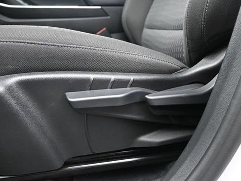 Used 2025 Chevrolet Equinox LT FWD image 15