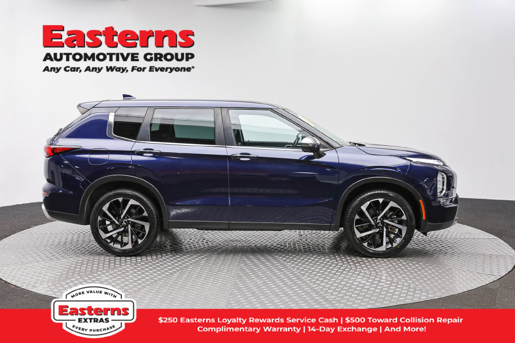Used 2023 Mitsubishi Outlander SE AWD/4WD image 5