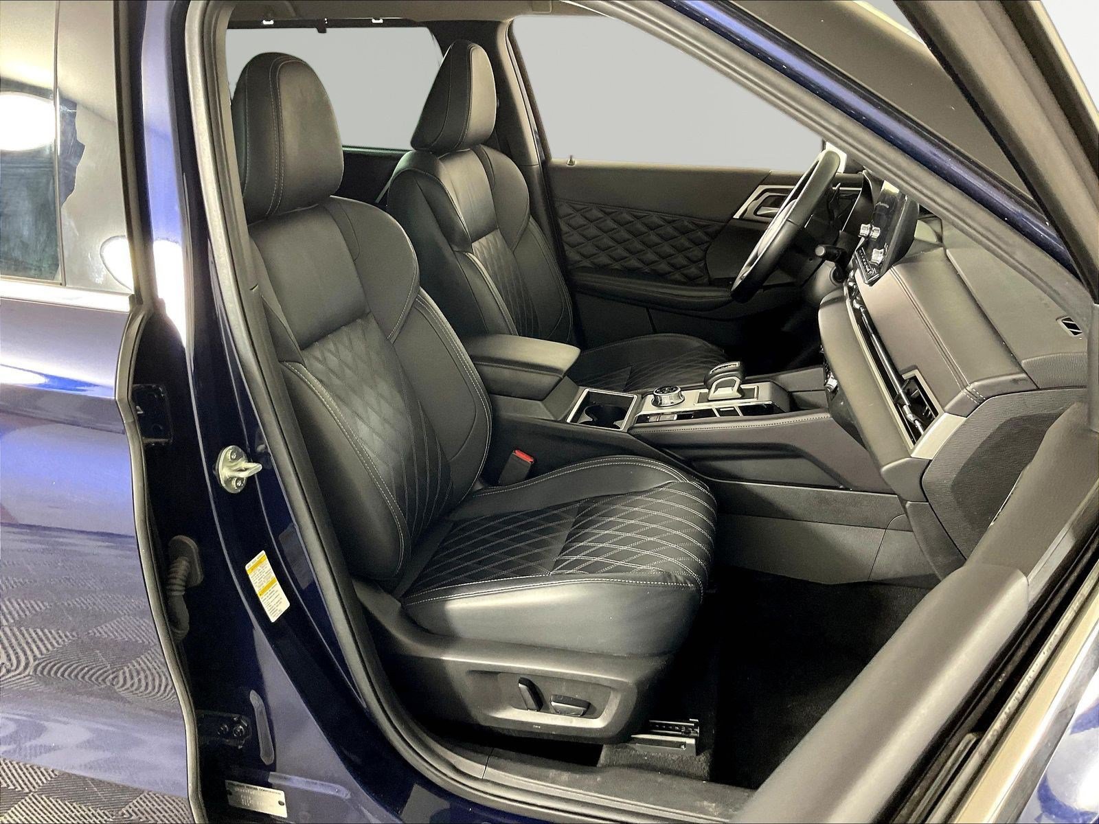 Used 2023 Mitsubishi Outlander SEL AWD/4WD image 30