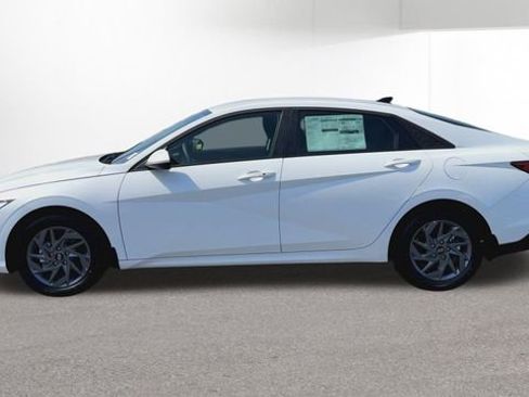 Used 2025 Hyundai Elantra Blue FWD image 50