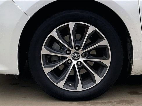 Used 2018 Toyota Avalon XLE Premium image 11