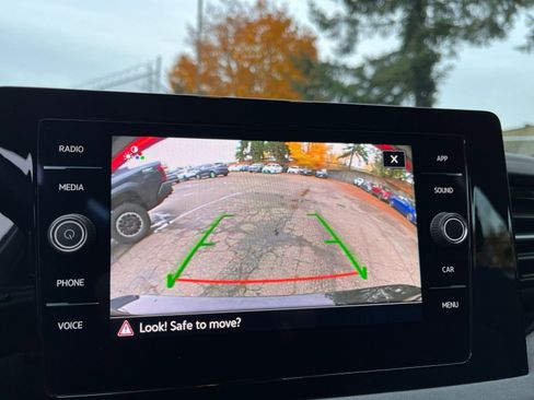 Used 2025 Volkswagen Jetta SE image 17