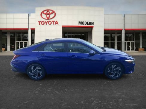 Used 2024 Hyundai Elantra Limited FWD image 4