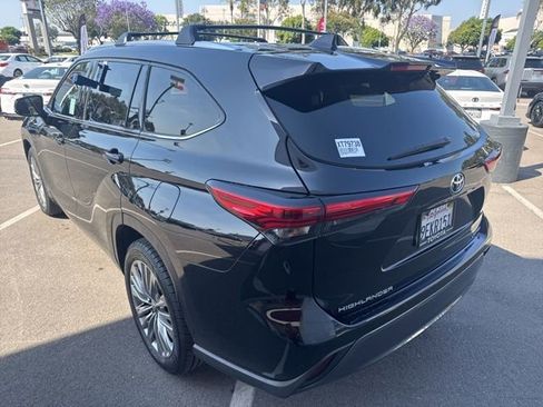 Used 2023 Toyota Highlander Limited FWD image 13