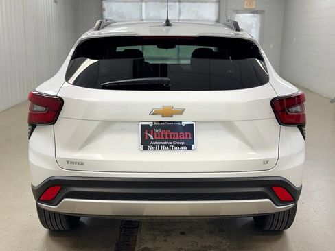 Used 2025 Chevrolet Trax LT w/ LT Convenience Package FWD image 6