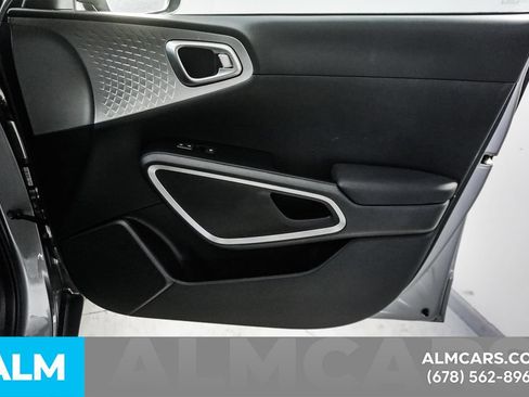 Used 2025 Kia Soul LX w/ LX Technology Package FWD image 34