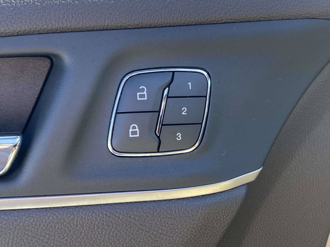 Used 2019 Lincoln MKC Reserve FWD image 29