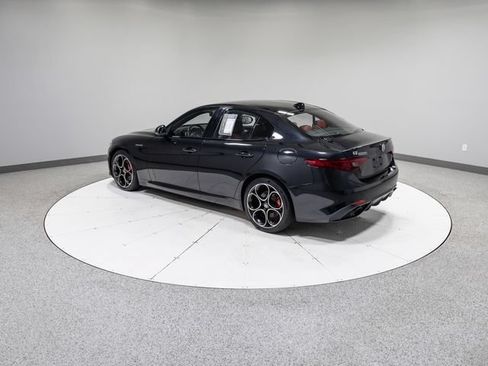 Used 2022 Alfa Romeo Giulia Veloce AWD/4WD image 35