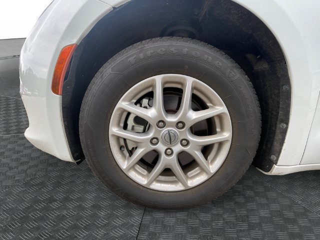 Used 2023 Chrysler Voyager LX FWD image 13