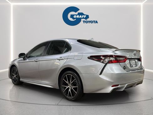Used 2024 Toyota Camry SE w/ Convenience Package image 4