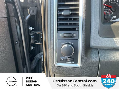 Used 2019 RAM 1500 Classic SLT w/ Luxury Group image 18