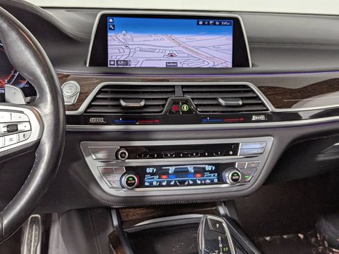 Used 2022 BMW 750i xDrive w/ M Sport Package AWD/4WD image 34