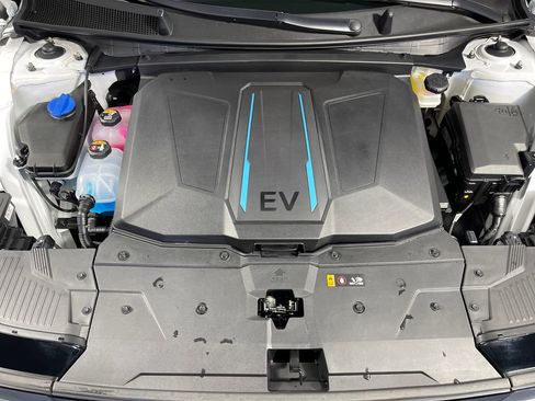 Certified 2024 Hyundai Ioniq 5 SEL RWD image 9