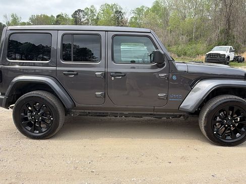 Used 2025 Jeep Wrangler Sahara w/ Safety Group AWD/4WD image 7