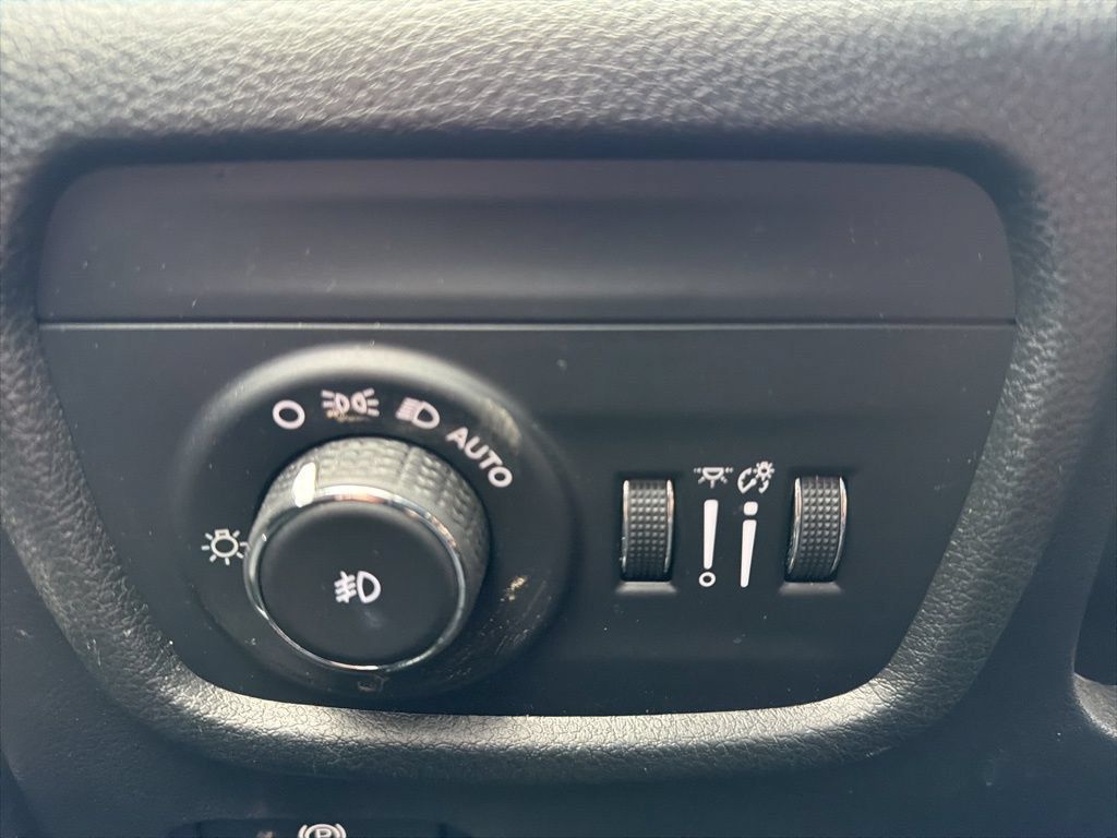 Used 2021 Jeep Grand Cherokee L Limited AWD/4WD image 18
