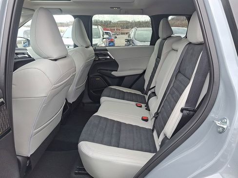 New 2026 Mitsubishi Outlander SE image 5