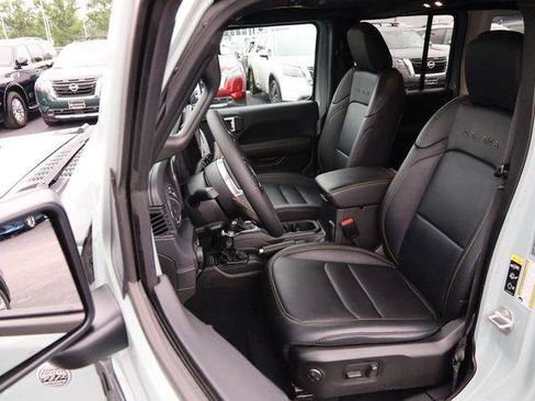 Used 2024 Jeep Wrangler Unlimited Sahara w/ Technology Group AWD/4WD image 8