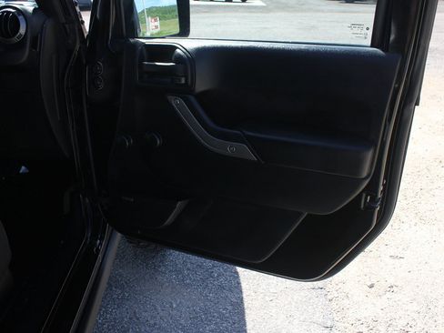 Used 2015 Jeep Wrangler Sport AWD/4WD image 27