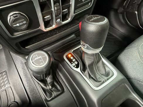 Used 2025 Jeep Gladiator Overland AWD/4WD image 24