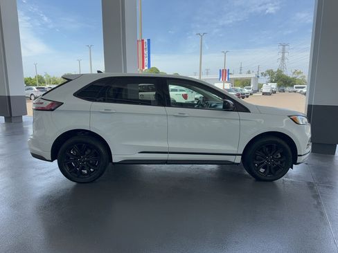 Certified 2022 Ford Edge SE w/ Black Appearance Package AWD/4WD image 5
