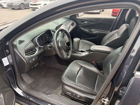 Used 2022 Chevrolet Malibu LT w/ Leather Package image 8