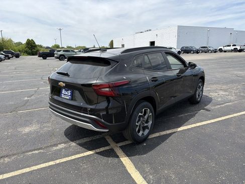 New 2026 Chevrolet Trax LT w/ Sunroof Package FWD image 6