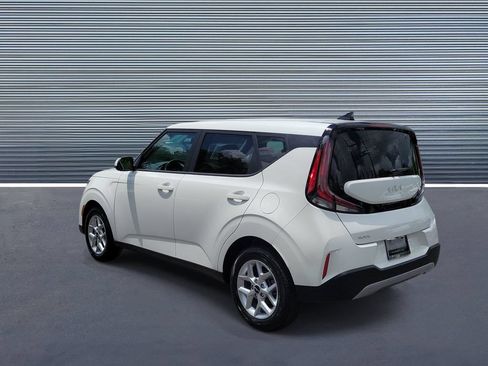Used 2025 Kia Soul LX FWD image 4