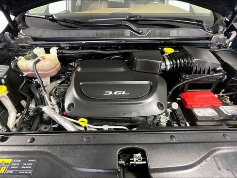 Used 2017 Chrysler Pacifica Limited w/ UConnect Theater Package FWD image 9