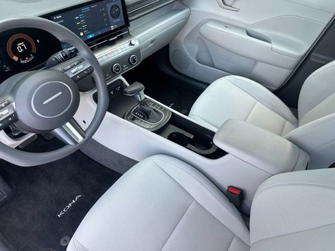 Certified 2025 Hyundai Kona SE AWD/4WD image 9