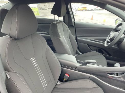 Certified 2025 Hyundai Elantra Sport image 49