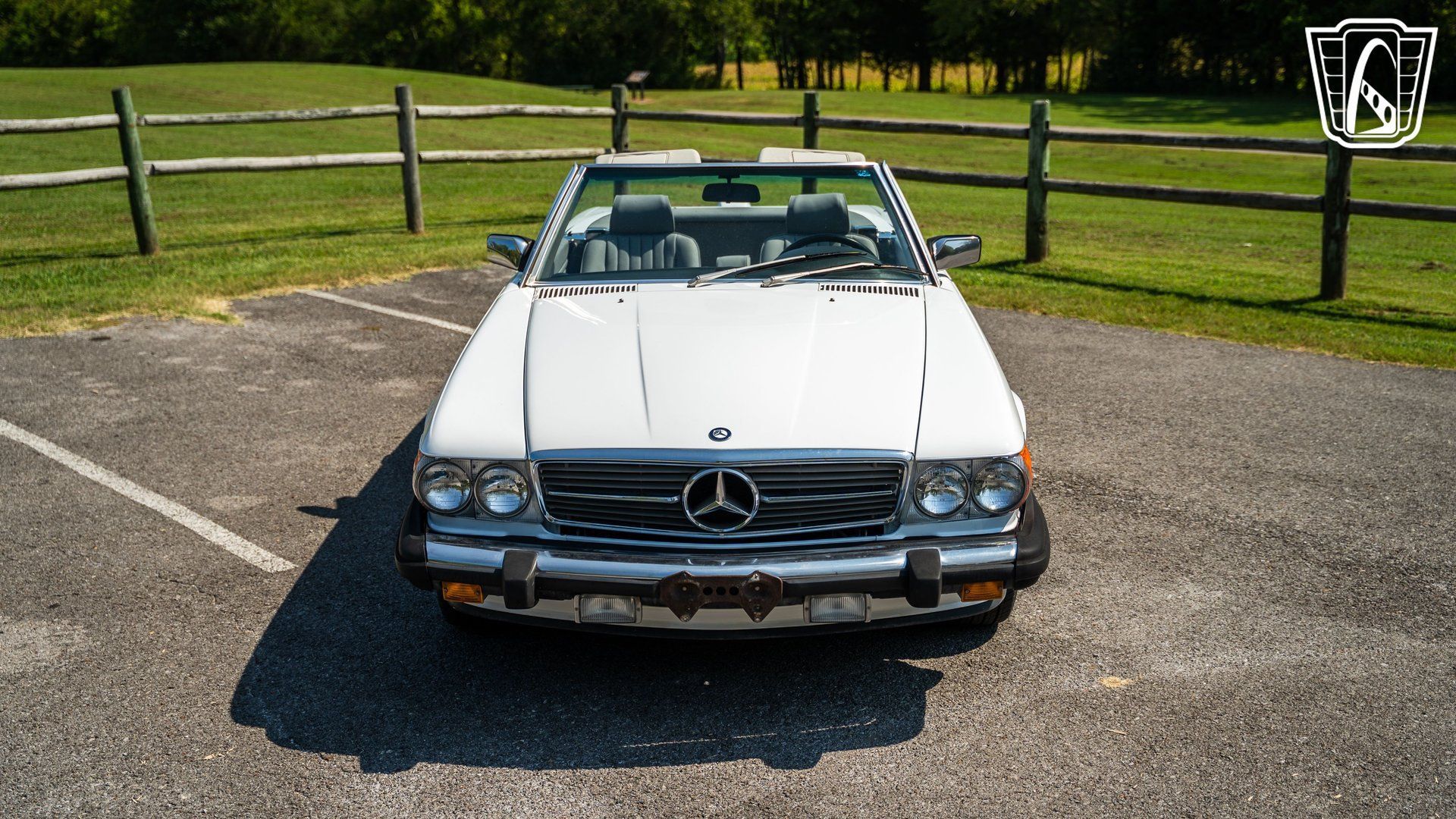 Used 1987 Mercedes-Benz 560 SL image 2