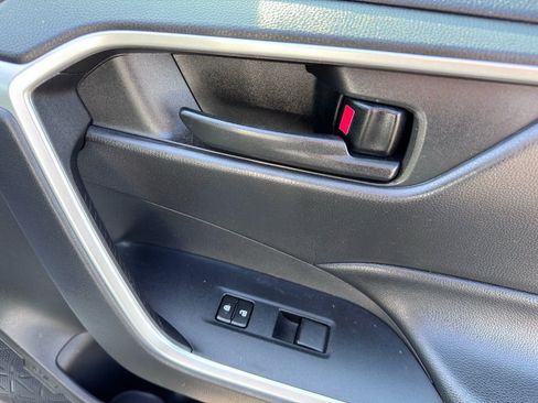 Used 2022 Toyota RAV4 LE AWD/4WD image 27