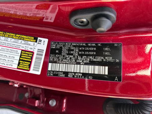 Used 2021 Toyota Highlander XLE image 27