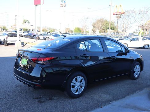 Used 2025 Nissan Versa S w/ Trunk Package image 9