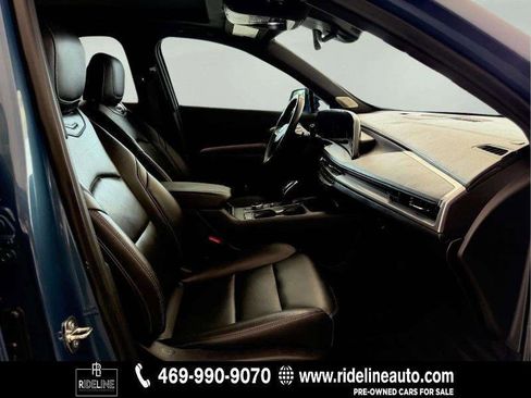 Used 2024 Cadillac XT4 Premium Luxury w/ Cold Weather Package FWD image 17