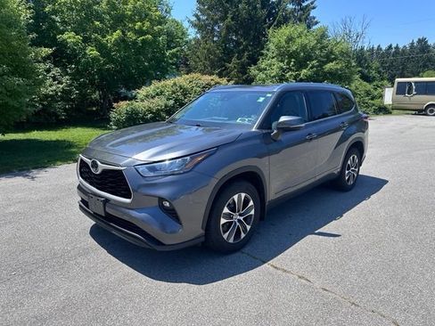 Used 2020 Toyota Highlander XLE AWD/4WD image 7