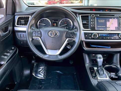 Used 2019 Toyota Highlander XLE image 5